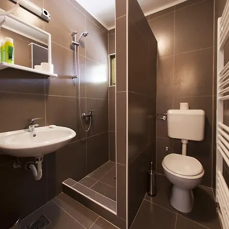 Hayat Hills Pensión 3*